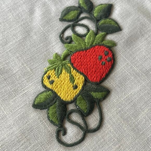 Adorable Vintage Round Tablecloth Embroidered Strawberries 72” Diameter - Picture 3 of 10
